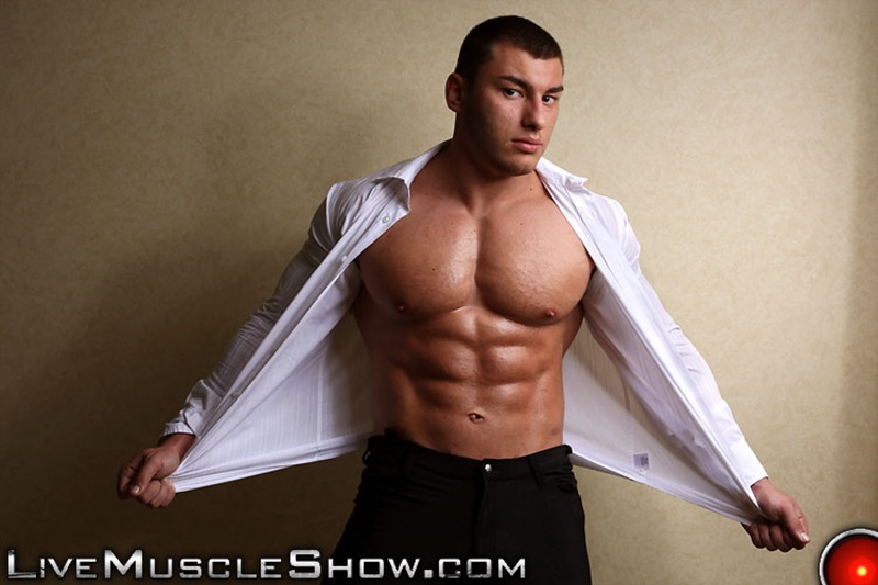 800px x 533px - 20 year old big muscle boy Lev Danovitz shows off his huge muscled body |  Gay Porn Review